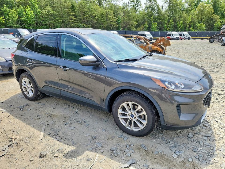 Photo 4 from auction – 2020 FORD ESCAPE with VIN 1FMCU9G60LUC54414