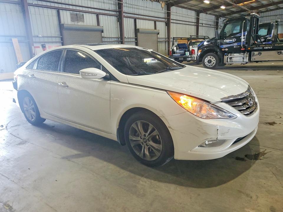 Photo 4 from auction – 2011 HYUNDAI SONATA with VIN 5NPEC4AC8BH285372