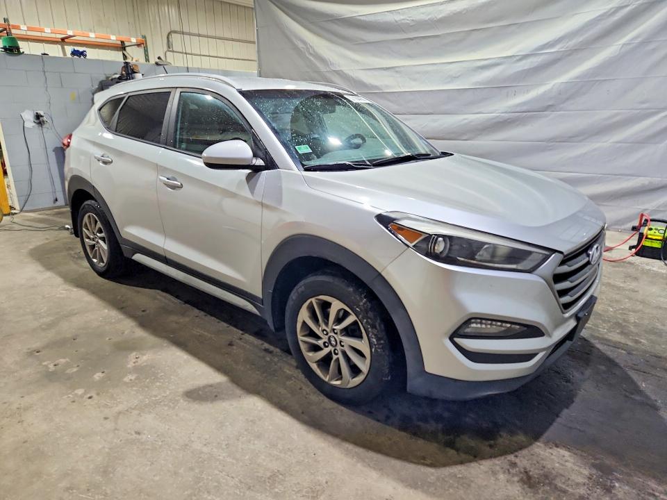 Photo 4 from auction – 2017 HYUNDAI TUCSON with VIN KM8J3CA48HU569662