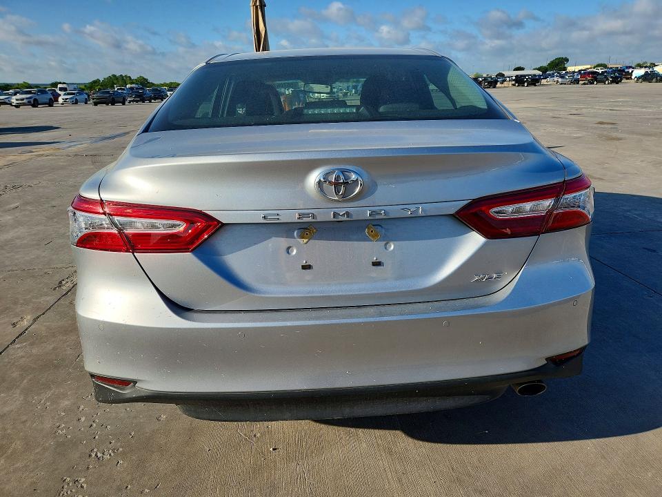 Photo 6 from auction – 2018 TOYOTA CAMRY with VIN 4T1B11HK0JU504541