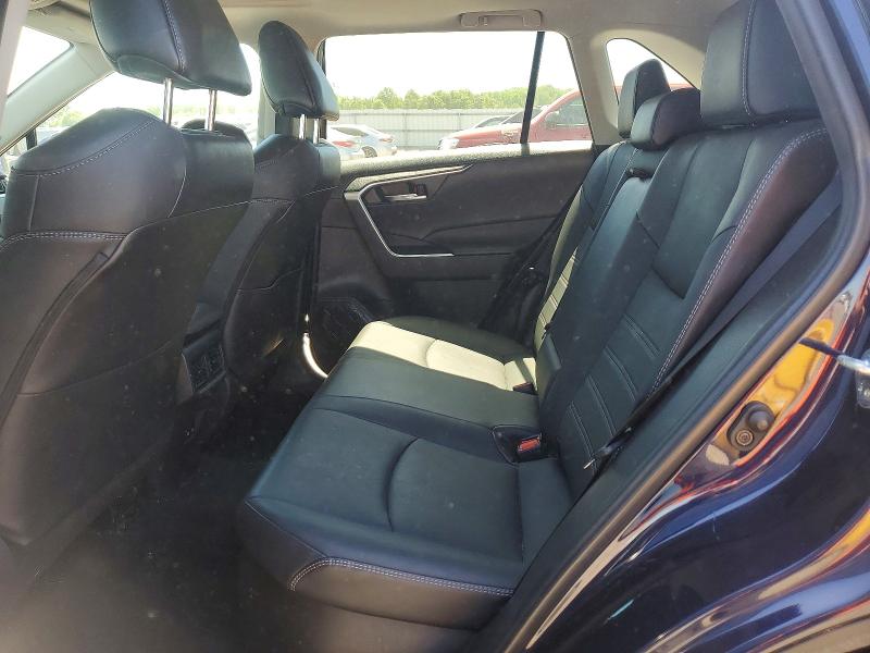 Photo 11 from auction – 2022 TOYOTA RAV4 with VIN 4T3B6RFV4NU070652