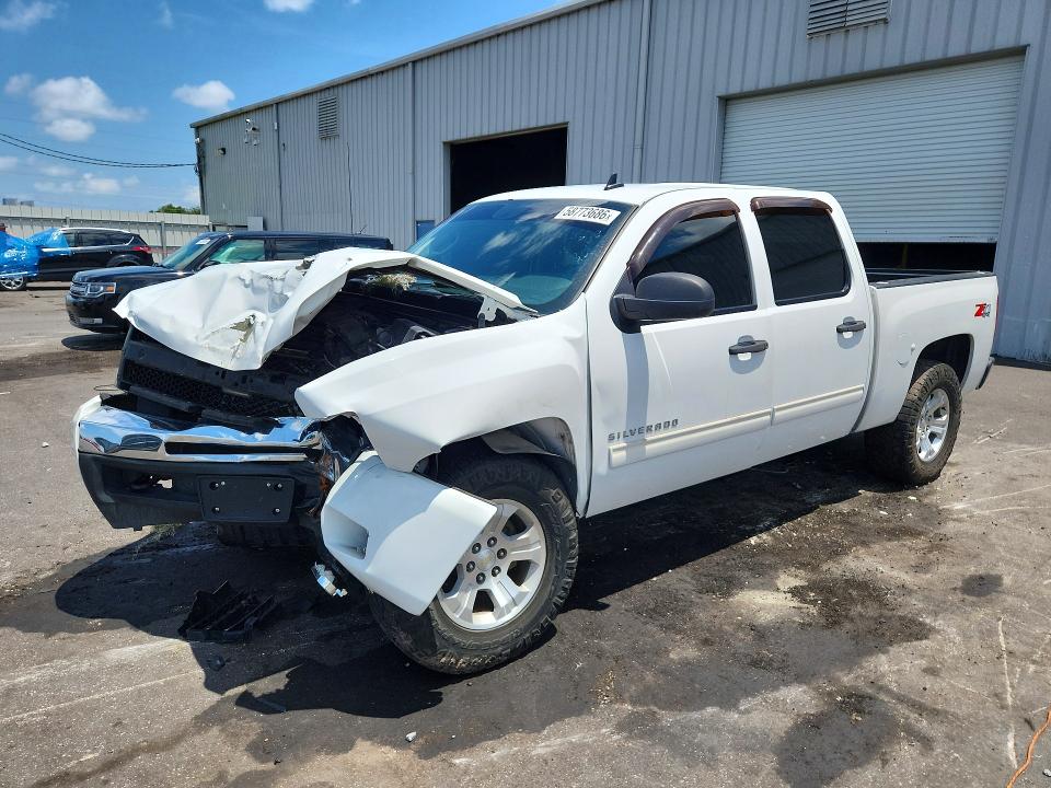 CHEVROLET SILVERADO 2011 with VIN 3GCPKSE32BG205812 - Photo from auction