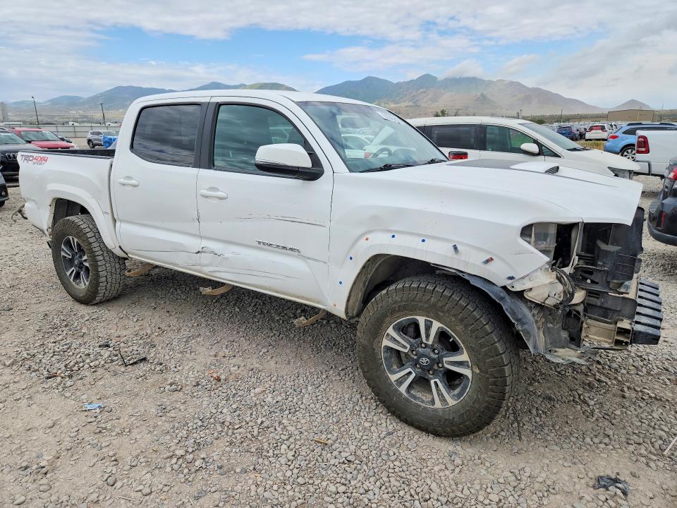 Photo 4 from auction – 2017 TOYOTA TACOMA with VIN 3TMCZ5AN1HM104113