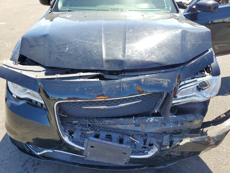 Photo 11 from auction – 2016 CHRYSLER 300 with VIN 2C3CCAAG2GH234091