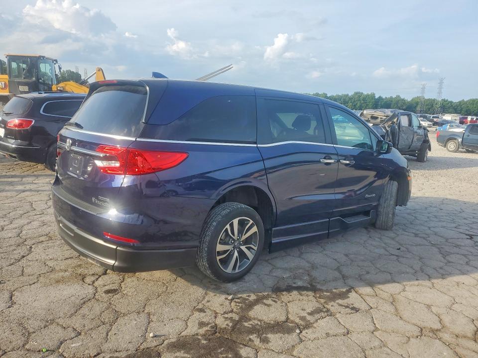 Photo 3 from auction – 2023 HONDA ODYSSEY with VIN 5FNRL6H89PB011215