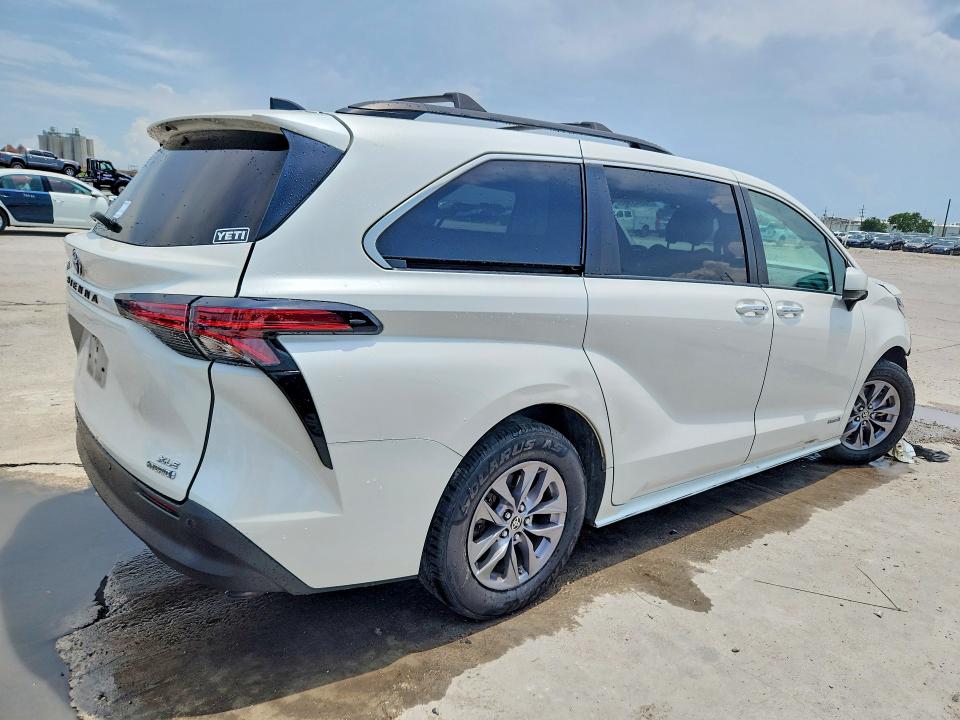 Photo 3 from auction – 2021 TOYOTA SIENNA with VIN 5TDYRKEC0MS002728
