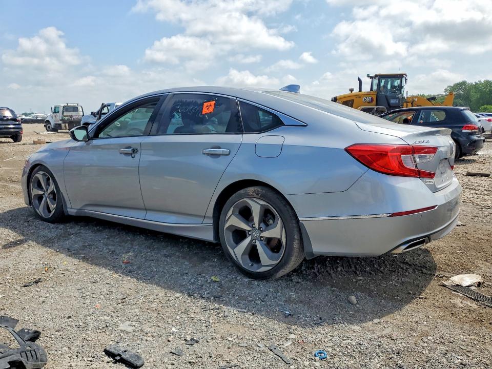 Photo 2 from auction – 2018 HONDA ACCORD with VIN 1HGCV1F97JA069436