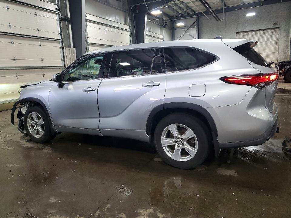 Photo 2 from auction – 2022 TOYOTA HIGHLANDER with VIN 5TDBZRBH6NS213741