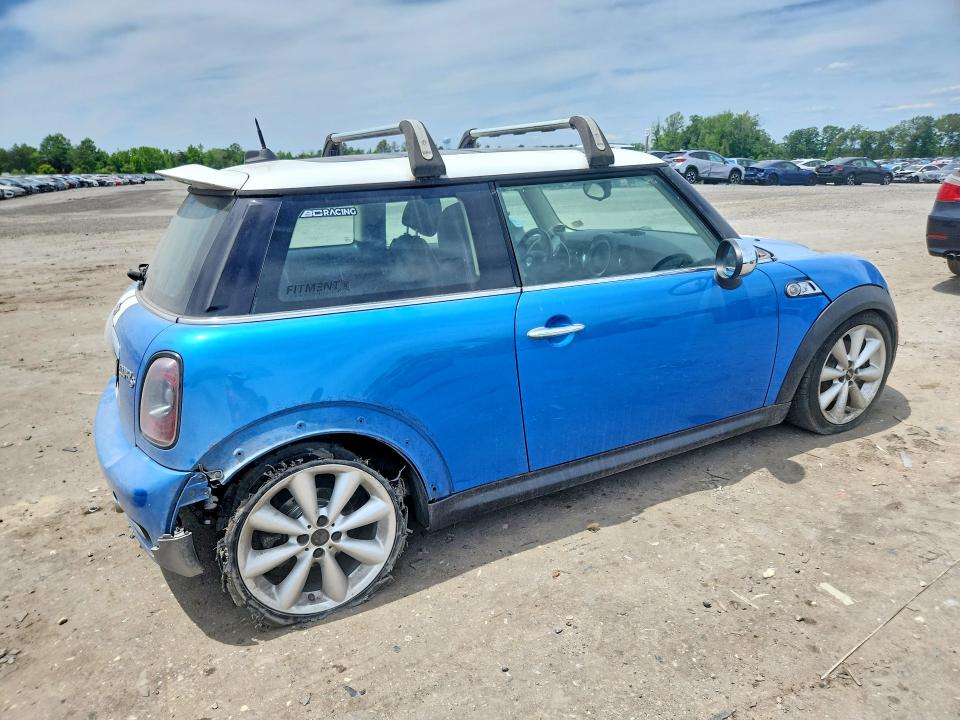 Photo 3 from auction – 2011 MINI COOPER with VIN WMWSV3C58BTY20120