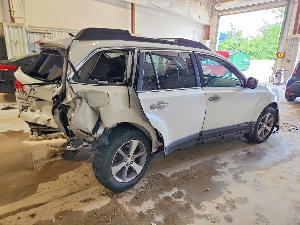 Photo 3 from auction – 2014 SUBARU OUTBACK with VIN 4S4BRCPC8E3295088