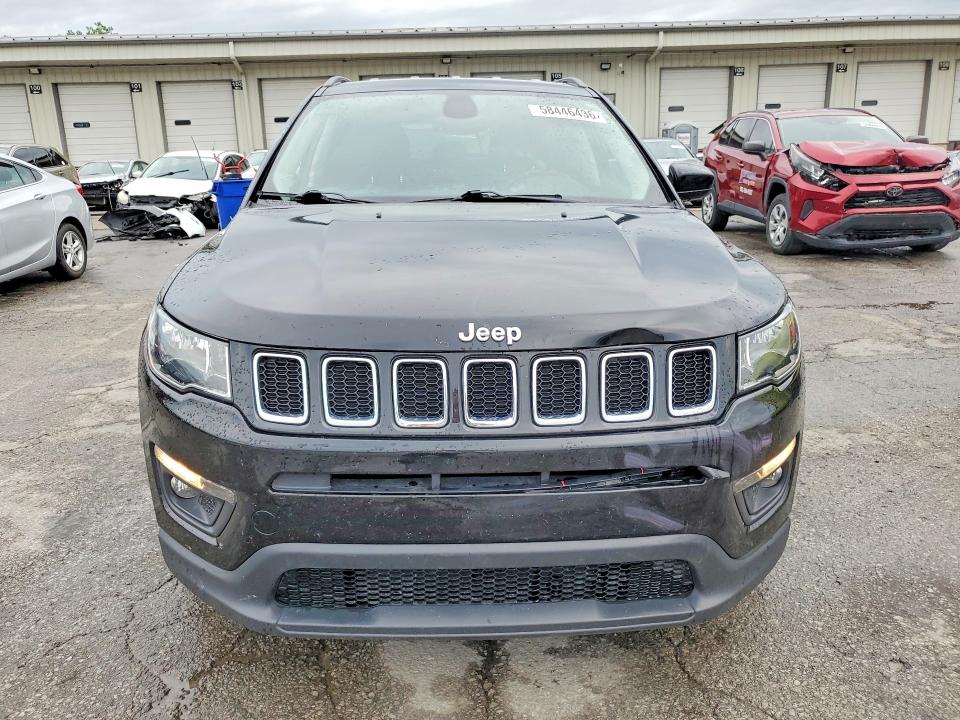 Photo 5 from auction – 2018 JEEP COMPASS with VIN 3C4NJCBB6JT123972