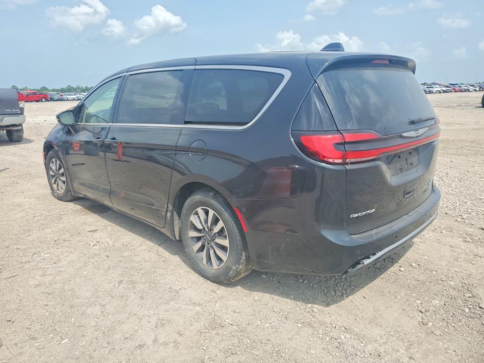 Photo 2 from auction – 2022 CHRYSLER PACIFICA with VIN 2C4RC1L75NR120242