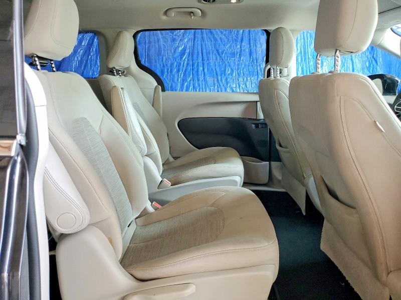Photo 11 from auction – 2018 CHRYSLER PACIFICA with VIN 2C4RC1H77JR126997