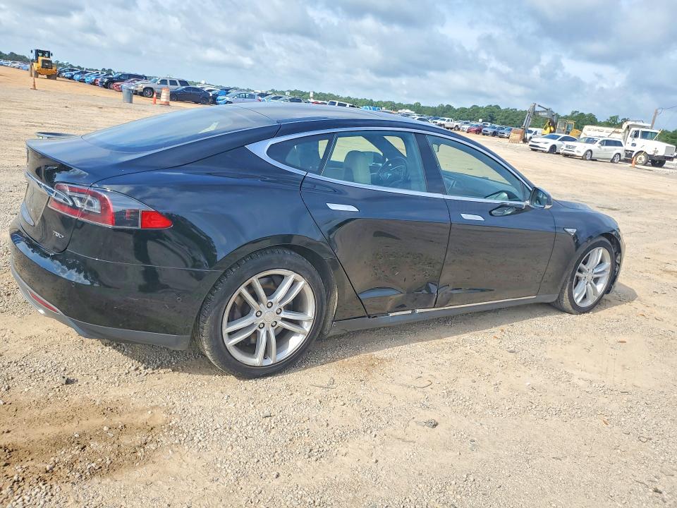 Photo 3 from auction – 2015 TESLA MODEL S with VIN 5YJSA1E2XFF112806
