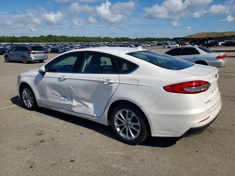 Photo 2 from auction – 2019 FORD FUSION with VIN 3FA6P0LU6KR157397