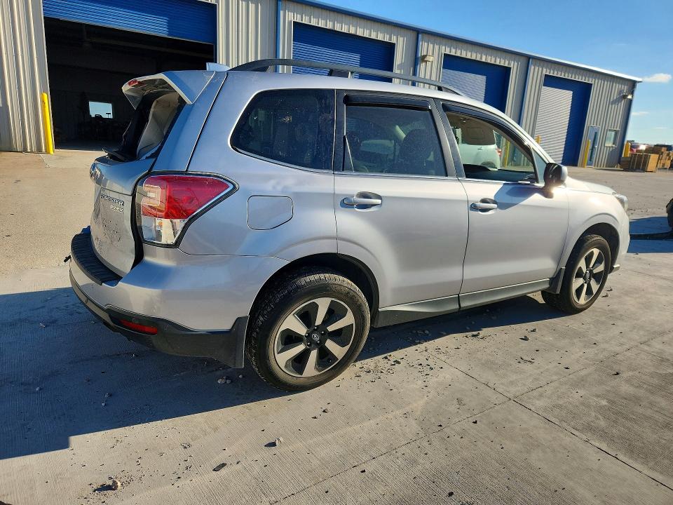 Photo 3 from auction – 2017 SUBARU FORESTER with VIN JF2SJARC5HH507838