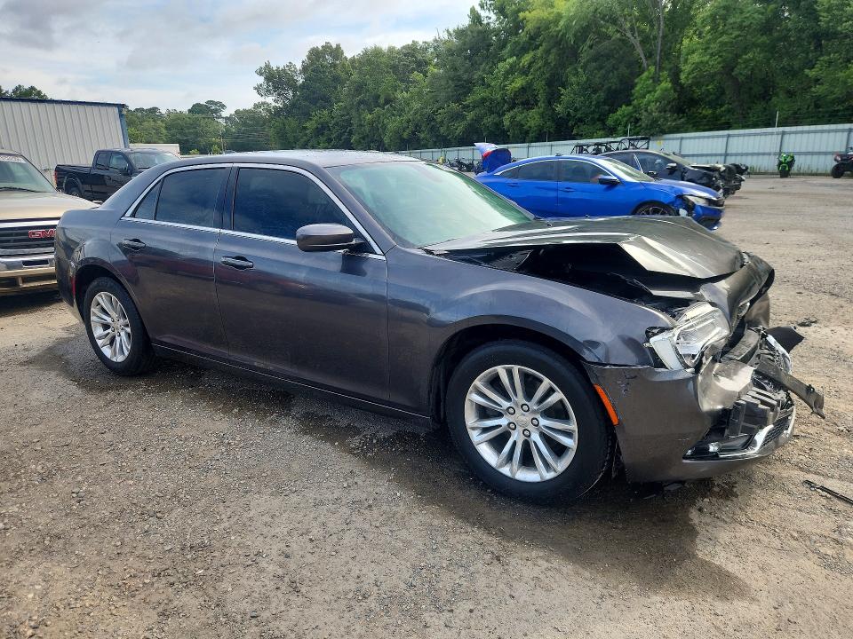 Photo 4 from auction – 2019 CHRYSLER 300 with VIN 2C3CCAAG2KH648397