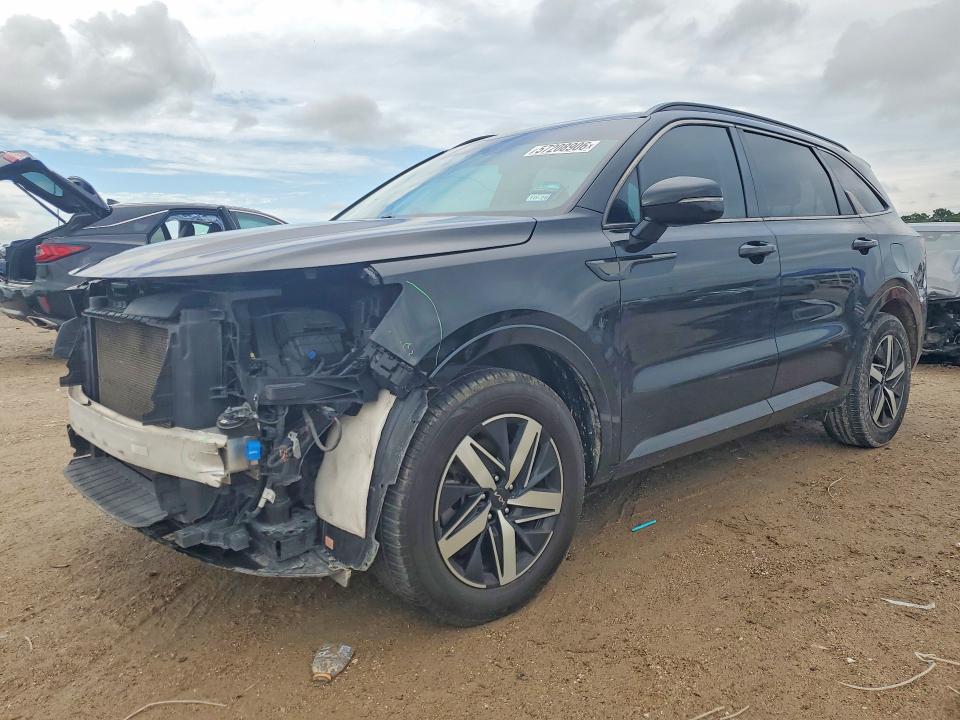 KIA SORENTO 2022 with VIN 5XYRL4LC5NG079856 - Photo from auction