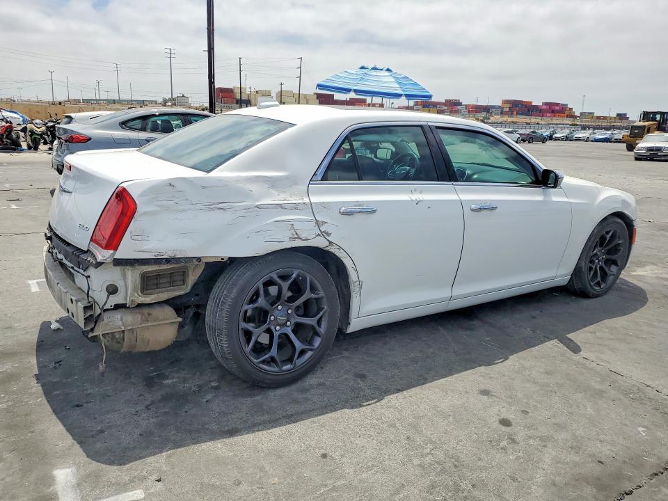 Photo 3 from auction – 2020 CHRYSLER 300 with VIN 2C3CCAEG5LH141862