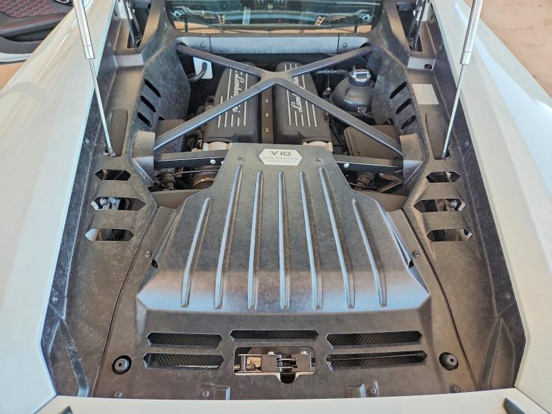 Photo 11 from auction – 2018 LAMBORGHINI HURACAN with VIN ZHWUC2ZF3JLA10432