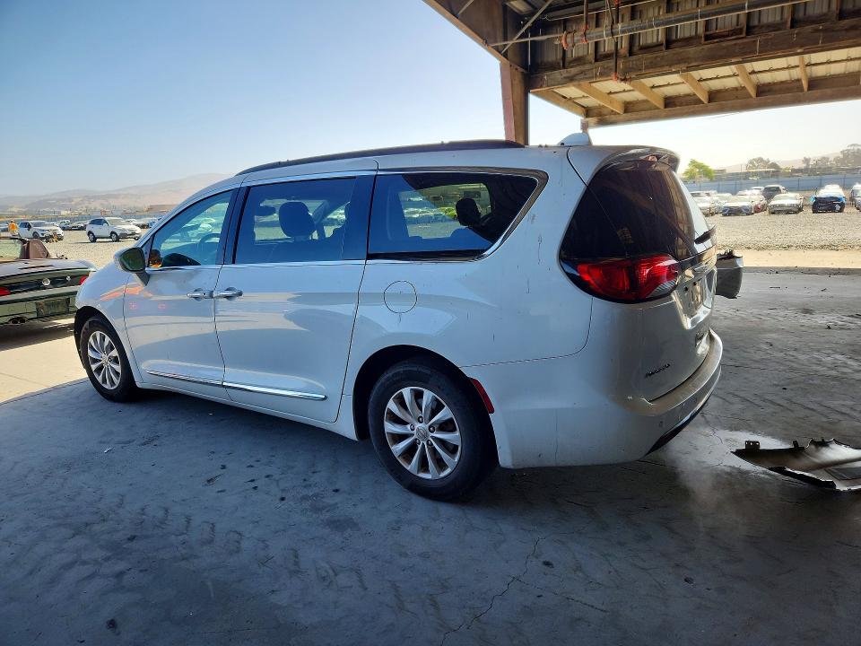 Photo 2 from auction – 2017 CHRYSLER PACIFICA with VIN 2C4RC1BG1HR535399