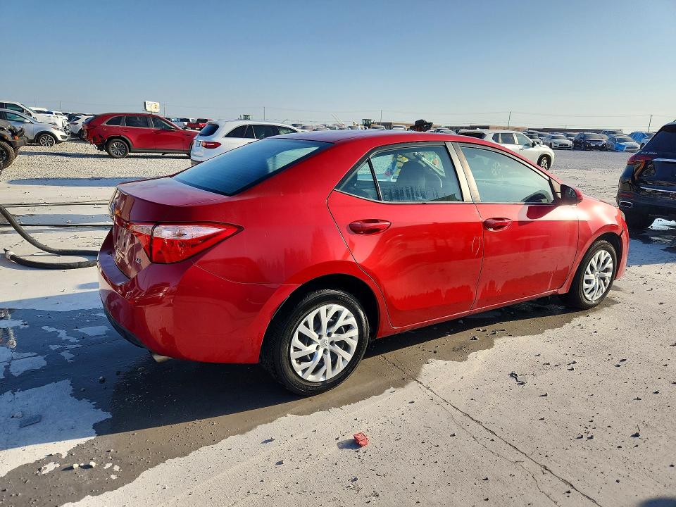 Photo 3 from auction – 2018 TOYOTA COROLLA with VIN 5YFBURHE0JP826467