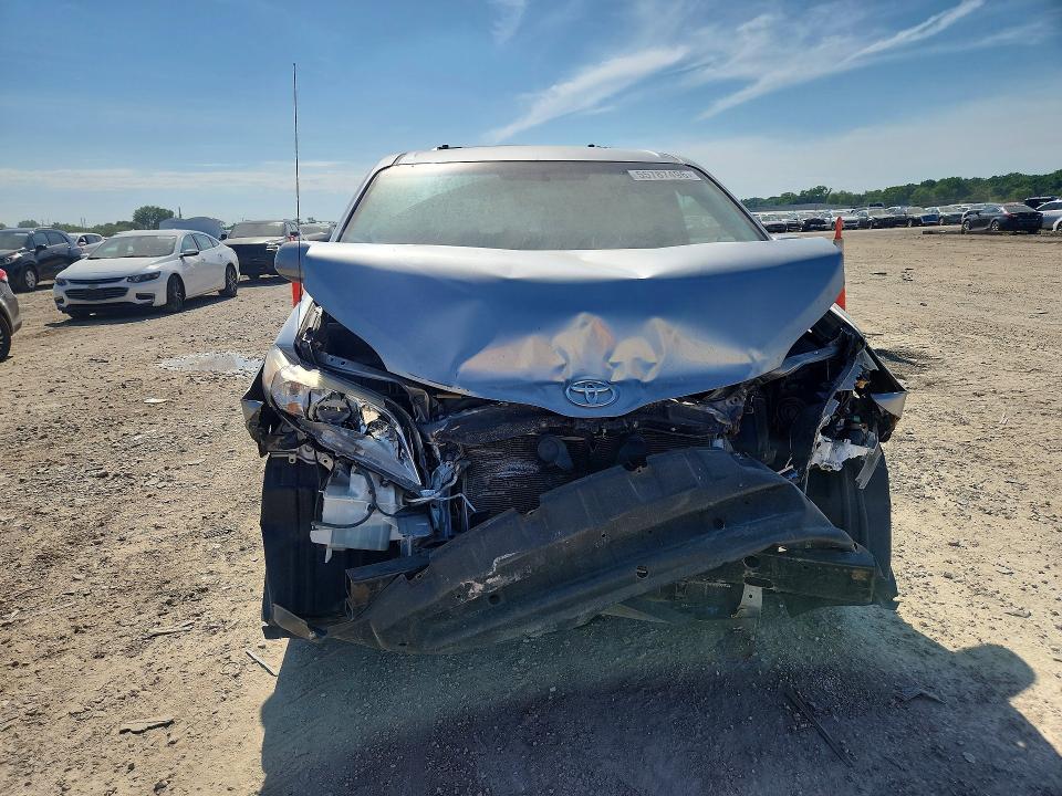 Photo 5 from auction – 2012 TOYOTA SIENNA with VIN 5TDJK3DC6CS046602