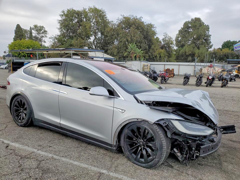 Photo 4 from auction – 2016 TESLA MODEL X with VIN 5YJXCAE28GF020966