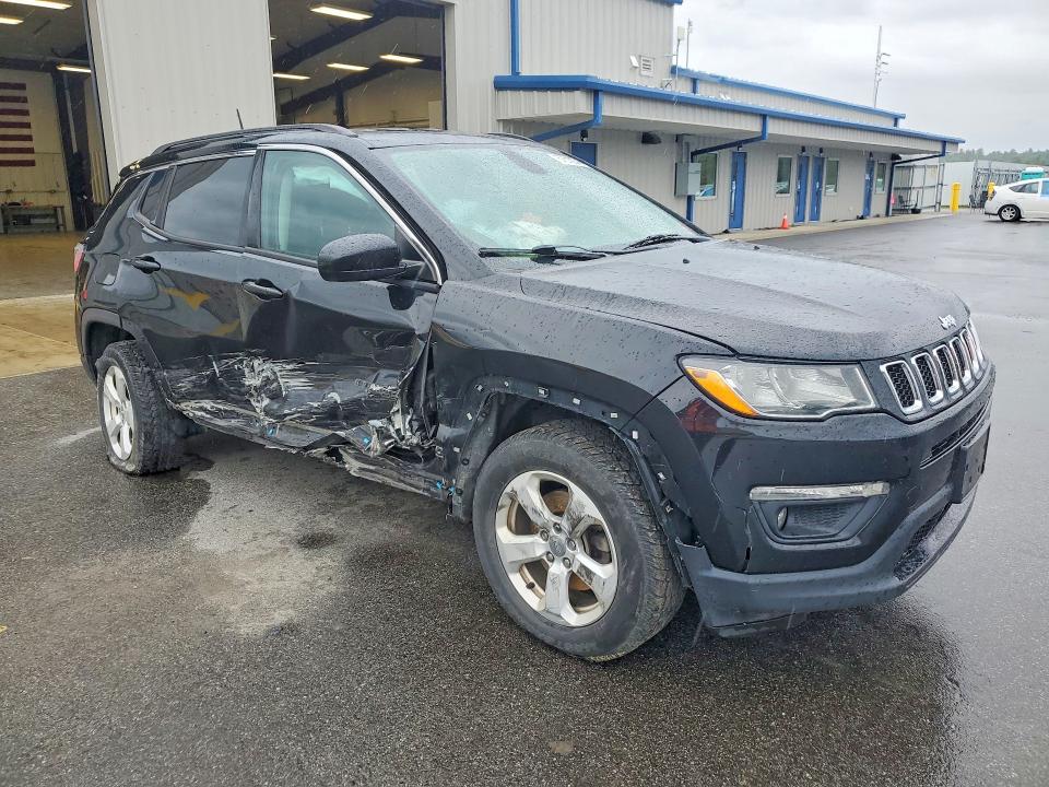 Photo 4 from auction – 2018 JEEP COMPASS with VIN 3C4NJDBB8JT457619