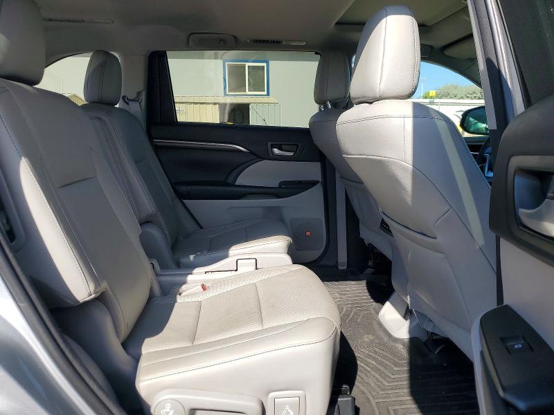 Photo 11 from auction – 2016 TOYOTA HIGHLANDER with VIN 5TDYKRFHXGS157136
