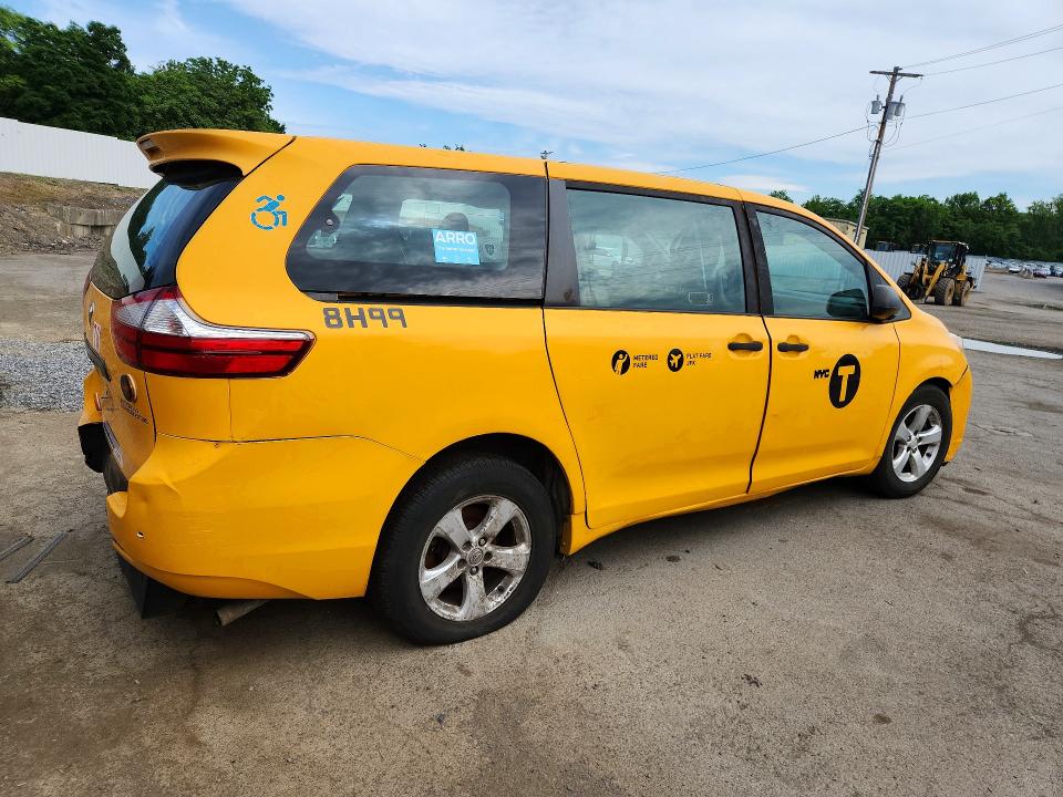 Photo 3 from auction – 2017 TOYOTA SIENNA with VIN 5TDZZ3DC1HS859903