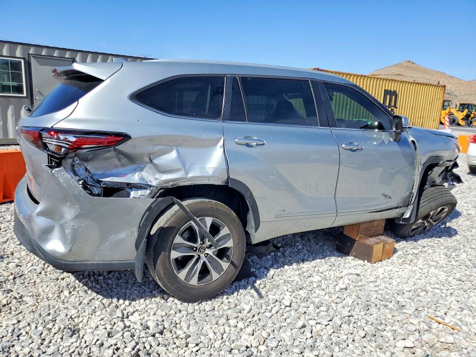 Photo 3 from auction – 2023 TOYOTA HIGHLANDER with VIN 5TDKDRAH4PS016411
