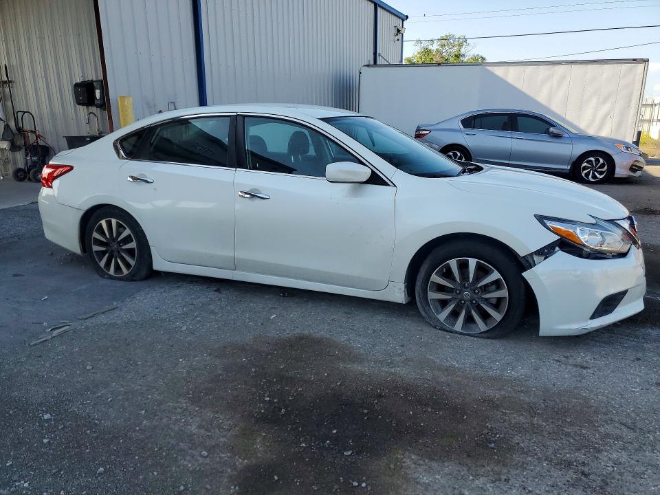 Photo 4 from auction – 2017 NISSAN ALTIMA with VIN 1N4AL3AP8HC138233