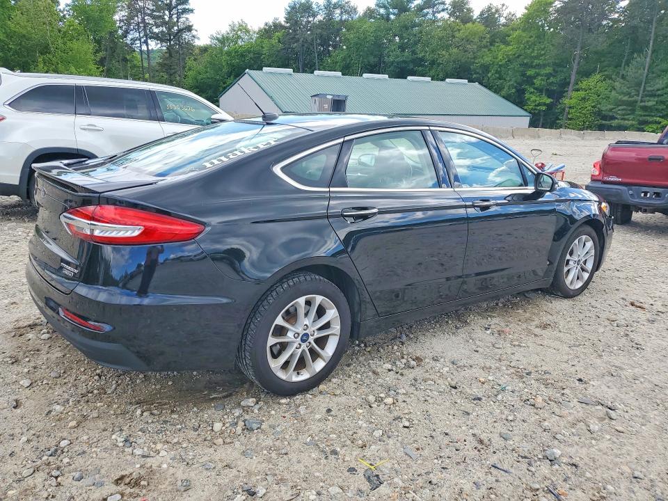Photo 3 from auction – 2020 FORD FUSION with VIN 3FA6P0SU6LR100779