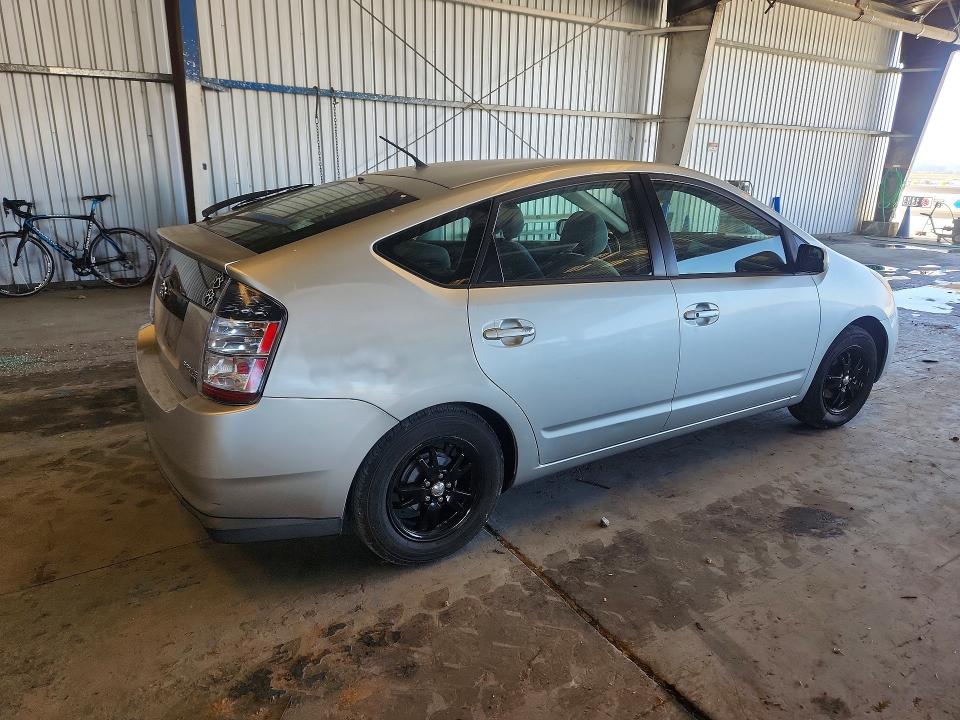 Снимка 3 от търг – 2005 TOYOTA PRIUS с VIN JTDKB20U353048437