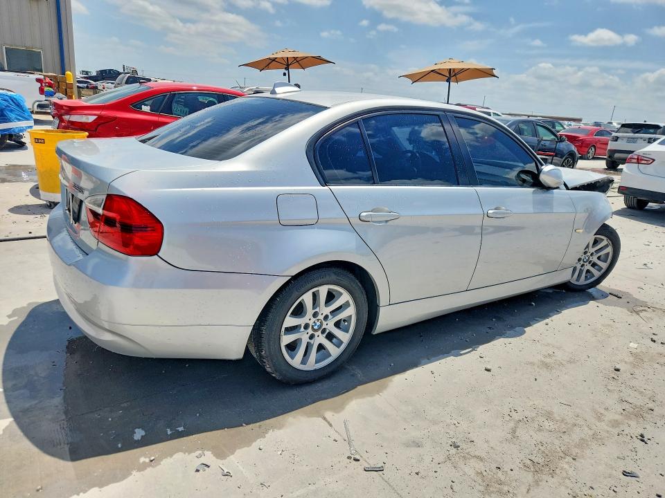 Foto 3 de la subasta – 2006 BMW 325 con VIN WBAVB13516PT26464