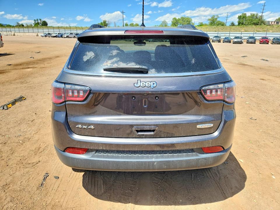 Photo 6 from auction – 2018 JEEP COMPASS with VIN 3C4NJDBB5JT114735