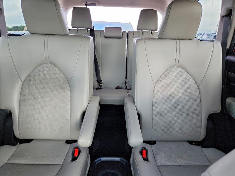 Photo 10 from auction – 2024 TOYOTA GRAND HIGHLANDER with VIN 5TDAAAA52RS010850