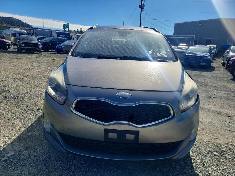 Foto 5 de la subasta – 2014 KIA RONDO con VIN KNAHU8A35E7007729