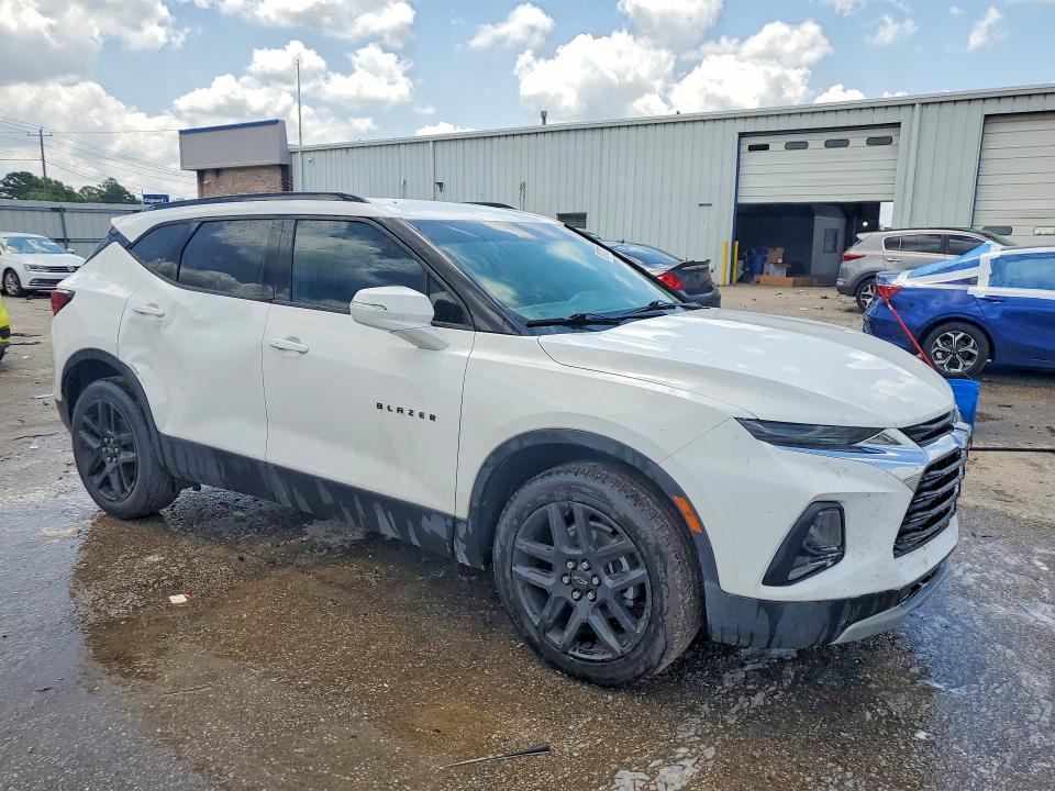 Photo 4 from auction – 2019 CHEVROLET BLAZER with VIN 3GNKBBRA5KS680071