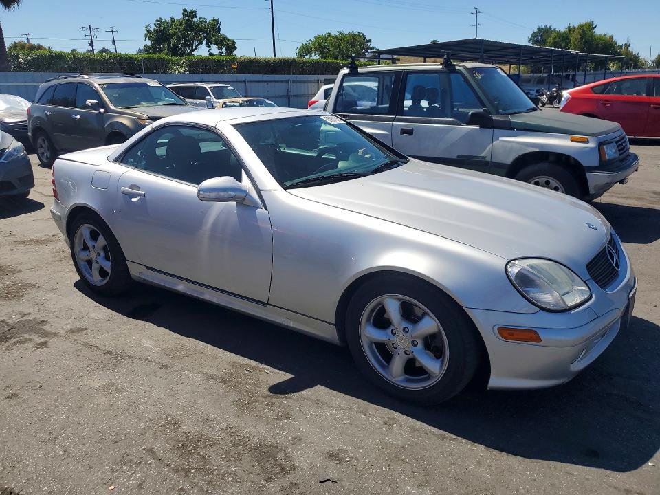 Photo 4 from auction – 2001 MERCEDES-BENZ SLK with VIN WDBKK65FX1F199140