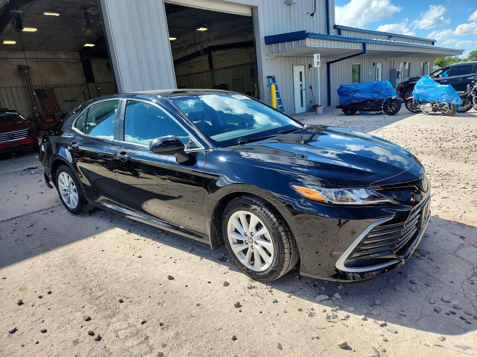 Photo 4 from auction – 2022 TOYOTA CAMRY with VIN 4T1C11AK3NU049480