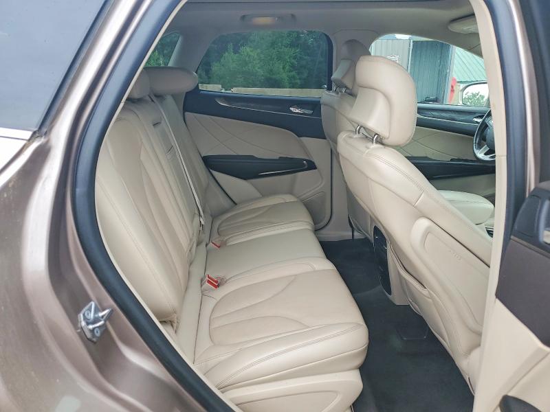 Photo 11 from auction – 2018 LINCOLN MKC with VIN 5LMTJ3DH2JUL08883