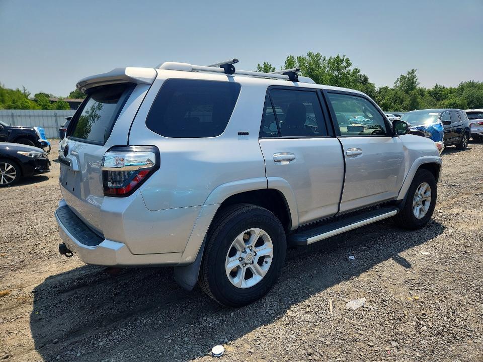 Photo 3 from auction – 2016 TOYOTA 4RUNNER with VIN JTEBU5JR3G5356166