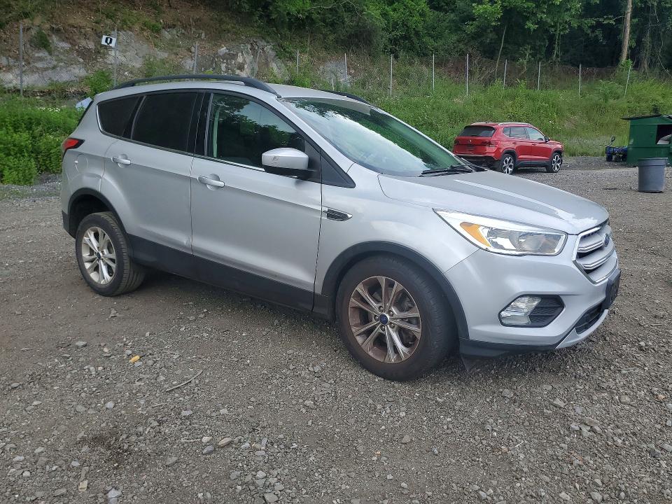Photo 4 from auction – 2018 FORD ESCAPE with VIN 1FMCU9GD6JUD53542