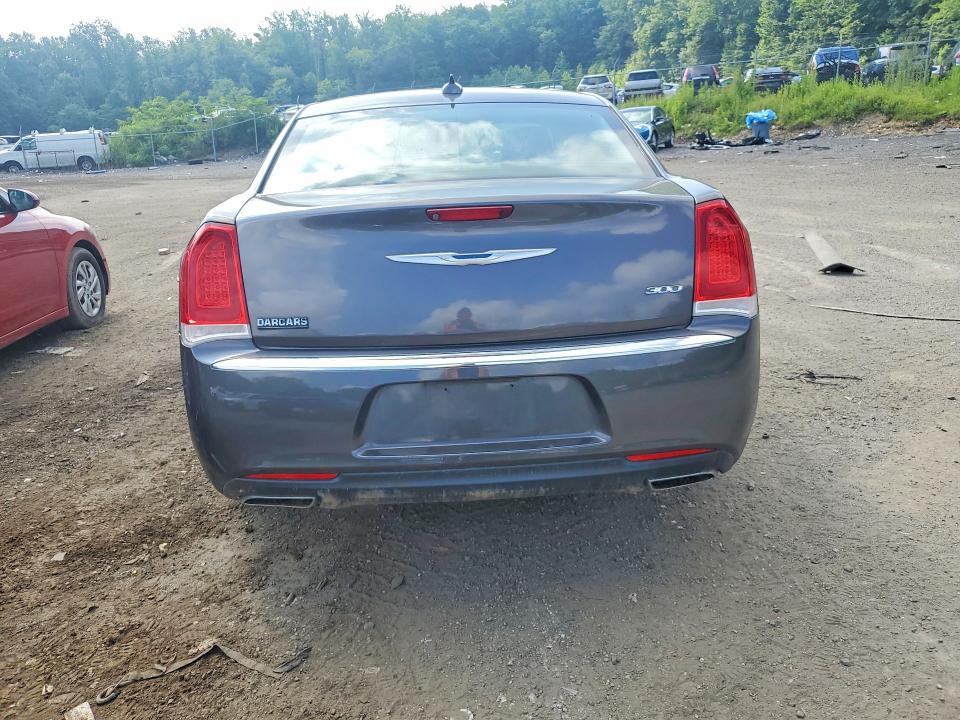 Photo 6 from auction – 2018 CHRYSLER 300 with VIN 2C3CCAEG3JH190913