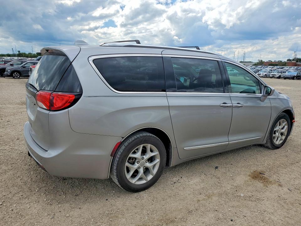 Photo 3 from auction – 2017 CHRYSLER PACIFICA with VIN 2C4RC1EG4HR543346