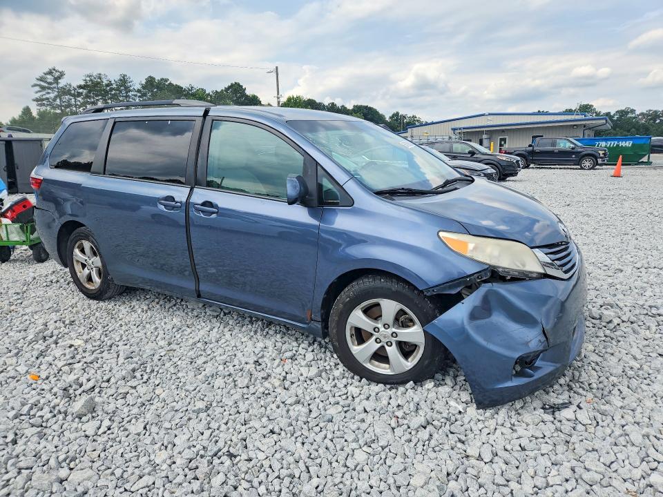 Photo 4 from auction – 2016 TOYOTA SIENNA with VIN 5TDKK3DCXGS727484