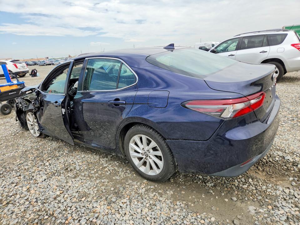 Photo 2 from auction – 2022 TOYOTA CAMRY with VIN 4T1C11AK0NU671597