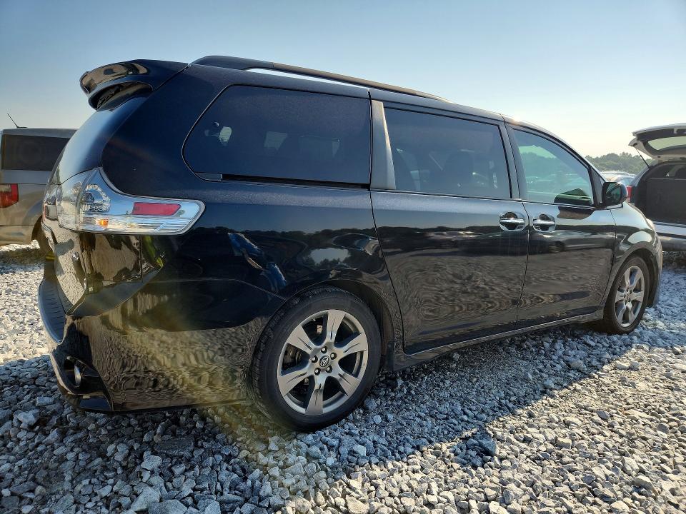 Photo 3 from auction – 2018 TOYOTA SIENNA with VIN 5TDXZ3DC0JS955065